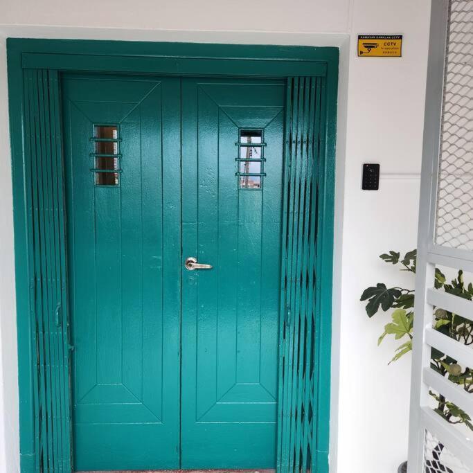 Town Centre Glamping 13pax Apartment