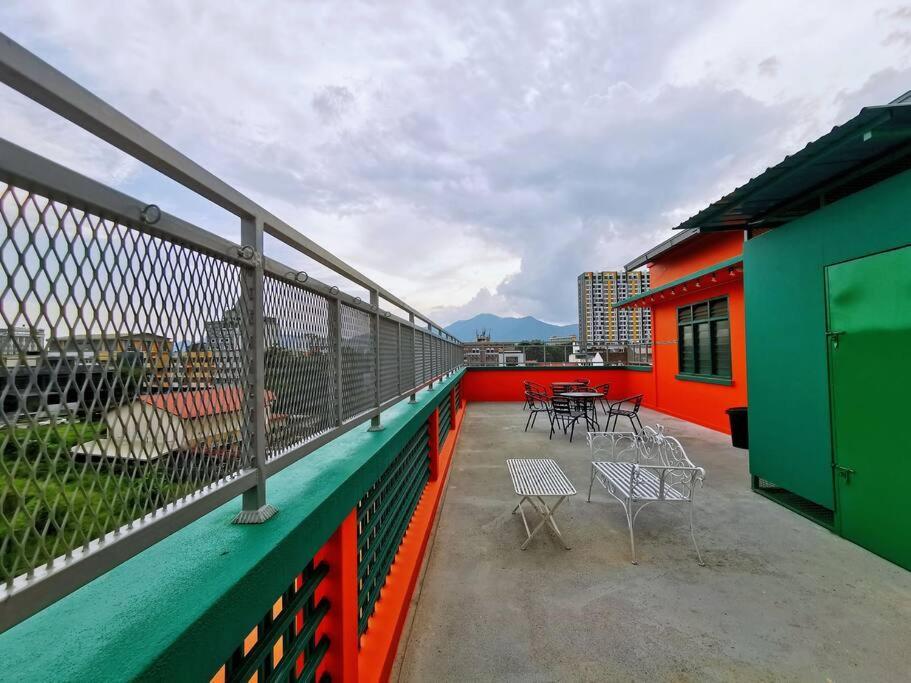 Town Centre Glamping 13pax Apartment