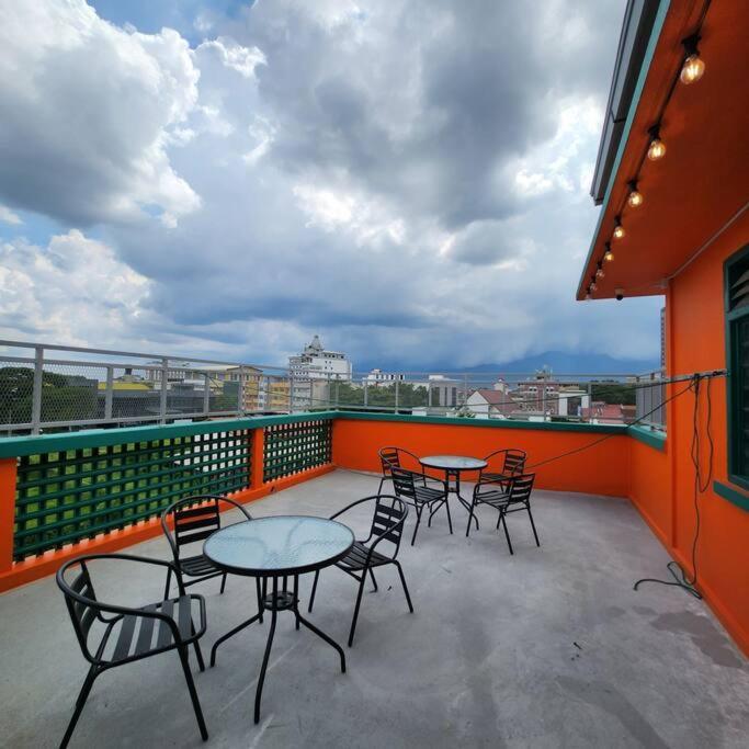 Town Centre Glamping 13pax Apartment